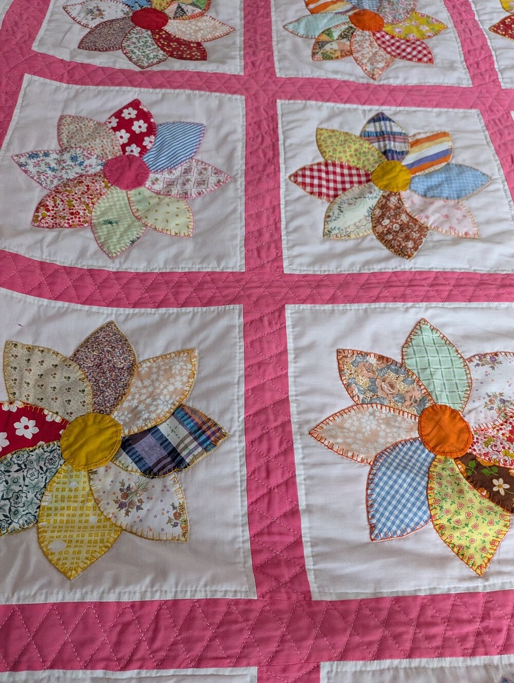 VINTAGE Handmade Pink Multicolored Grannycore Floral Patchwork Cotton Quilt Kid - Picture 7 of 8